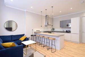 Kuchyň nebo kuchyňský kout v ubytování Destiny Scotland Charlotte Square Apartments