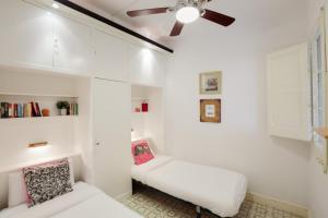 Lovely and modern 3-Bed apartment in Sant Andreuにあるベッド