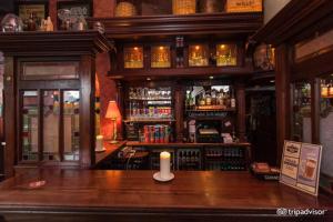 Lounge nebo bar v ubytování O'Neills Victorian Pub & Townhouse