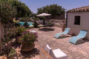 The swimming pool at or close to Holiday villa Gelso - Ragusa