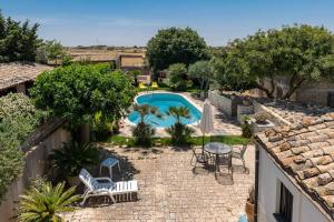 The swimming pool at or close to Holiday villa Gelso - Ragusa