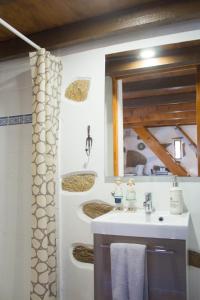a bathroom with a sink and a mirror at CoutoRural in Vila Nova de Gaia