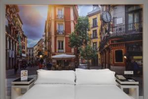 Кровать или кровати в номере Elba Madrid Alcalá