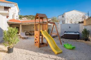 Detský kútik v ubytovaní Beachfront Luxury Villa