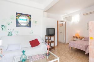 Televisyen dan/atau pusat hiburan di Habitación doble en villa