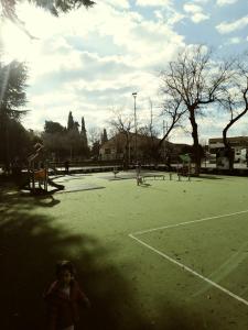 Tenis alebo squash v ubytovaní Jazine1 alebo jeho okolí