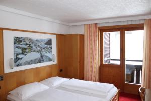 Postel nebo postele na pokoji v ubytování Hotel Rupertihaus