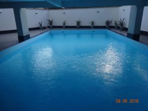 a large blue swimming pool in a building at Rockwood Apartment Colombo 7 in Colombo