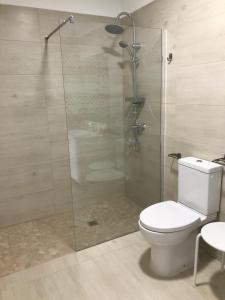 Koupelna v ubytování 1 de 17 CASA CON JARDÍN PRIVADO A 200m DE LA PLAYA.