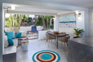 a living room with a couch and a table at Villa Robalo A in Sayulita