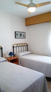 Apartamento con excelentes vistas tesisinde bir odada yatak veya yataklar