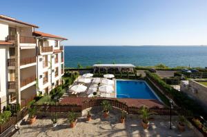 an aerial view of a hotel with a swimming pool and the ocean at Mars Apartments in Tryavna Beach Complex in Sveti Vlas