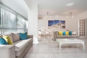 Posezení v ubytování Milos Hotel