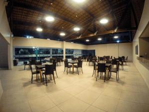 A restaurant or other place to eat at PALM VILLAGE ACQUA