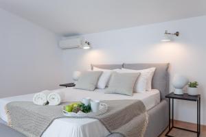 Posteľ alebo postele v izbe v ubytovaní Luxury Sunrise White Villa