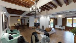 Posedenie v ubytovaní Villa Cornelius Lujo Rural 5 Estrellas Verdes