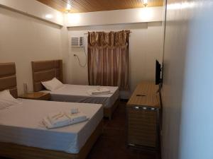 Een bed of bedden in een kamer bij Meaco Royal Hotel - Malabon