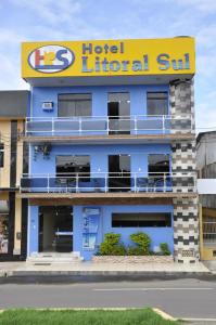 Hotel Litoral Sul في كوروريبي: فندق عليه لافته