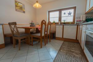 A kitchen or kitchenette at Apart Georg