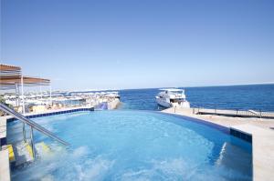 Swimmingpoolen hos eller tæt på Sunrise Holidays Resort -Adults Only