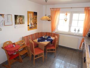 a dining room with a table and chairs and a window at Strandmensch Dornumersiel in Dornum