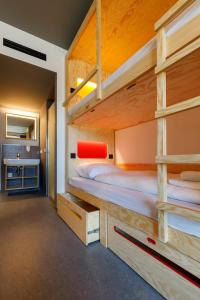 Krevet ili kreveti na sprat u jedinici u okviru objekta DJH moun10 Jugendherberge - membership required!