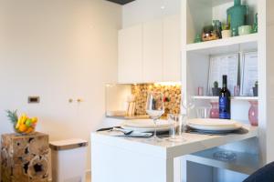 Kuchyňa alebo kuchynka v ubytovaní New Apartment ParkView/CityView + 37 fotografií