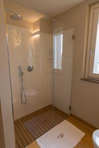 a shower with a glass door in a bathroom at FUTURA COUNTRY HOUSE in Monte Roberto