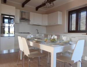Η κουζίνα ή μικρή κουζίνα στο Luminous with pool and aircon