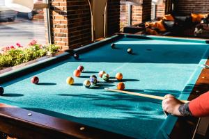 Biliár nebo kulečník v ubytování Hotel Liburnia
