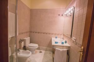 A bathroom at Atico Cielos 102 Még 37 kép