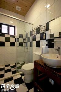 A bathroom at Fish's Home