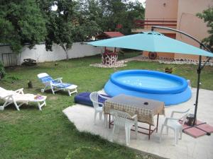 The swimming pool at or close to Hadjibulevata Guest House