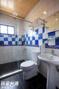 A bathroom at Fish's Home