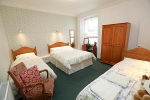 Un pat sau paturi într-o cameră la Rockhill Guest House
