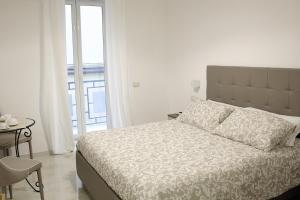 מיטה או מיטות בחדר ב-Antonietta De Pace Rooms by Napoli Milionaria B&B