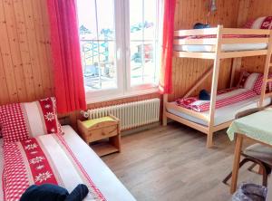 Rúm í herbergi á Galluszentrum