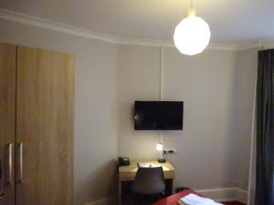 TV a/nebo společenská místnost v ubytování City Hotel Nebo