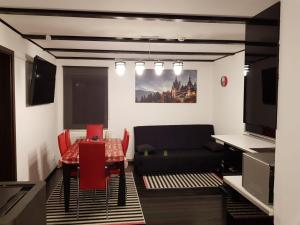 Televízia a/alebo spoločenská miestnosť v ubytovaní Sweet Apartment