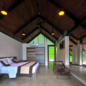 SWP Eco Lodge客房内的一张或多张床位