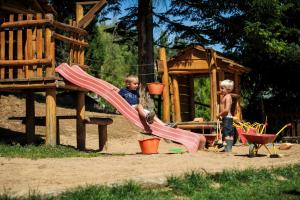 Herní místnost nebo prostor pro děti v ubytování Hotel Miramonti Family & SPA