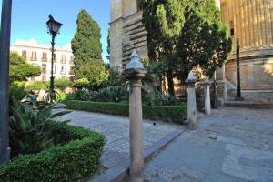 A garden outside Del Parque Flats - Peña