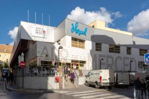 The building in which Az apartmant is located
