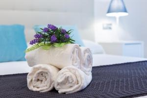 A bed or beds in a room at Del Parque Flats - Peña