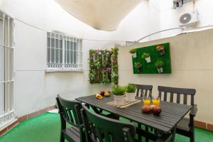 A seating area at Del Parque Flats - Peña