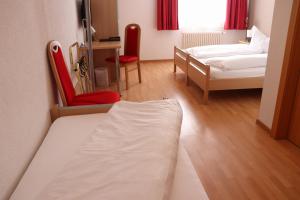 Ένα ή περισσότερα κρεβάτια σε δωμάτιο στο Hotel-Restaurant Ronalp