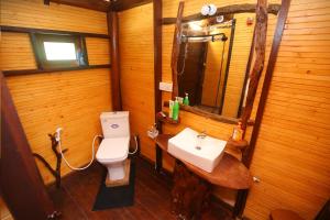 Ein Badezimmer in der Unterkunft Go Yala Farm Villa