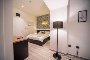 Postel nebo postele na pokoji v ubytování Hotel Marienplatz Podgorica