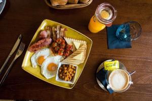 Jedlo v ubytovaní bed & breakfast alebo blízkom okolí