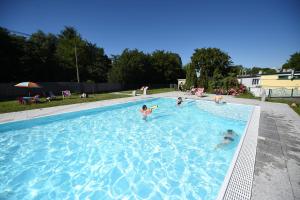 a group of people swimming in a swimming pool at Camping de l'Ill in Mulhouse +18 photos